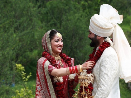Lifelong memories ... Actress Yami Gautam shared a photo of wedding on twitter | आयुष्यभराची आठवण... अभिनेत्री यामी गौतमने शेअर केले लग्नाचे फोटो
