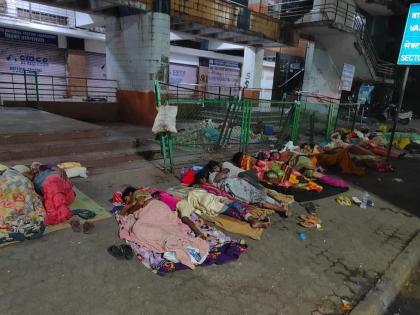 The city's homeless, destitute stay in the open; The night shelter center is dusty in ghansoli | शहरातील बेघर, निराश्रितांचा मुक्काम उघड्यावर; रात्र निवारा केंद्र धूळ खात