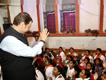 I was the last bencher in the class, Devendra Fadnavis told about his childhood in Nagpur school | मी वर्गातील लास्ट बेंचर्स, फडणवीसांनी सांगितलं नागपूरच्या शाळेतील बालपण