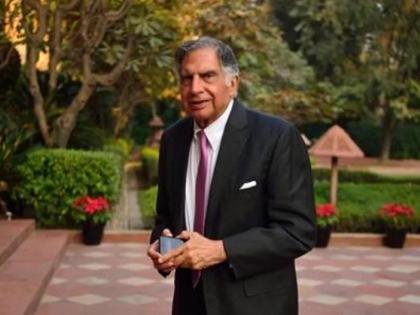 Ratan Tata's share emotional pic of rain in mumbai Taj Hotel staff, special photo shared | संवेदनशील टाटांना भावला 'ताज' हॉटेलमधील कर्मचारी, खास फोटो केला शेअर