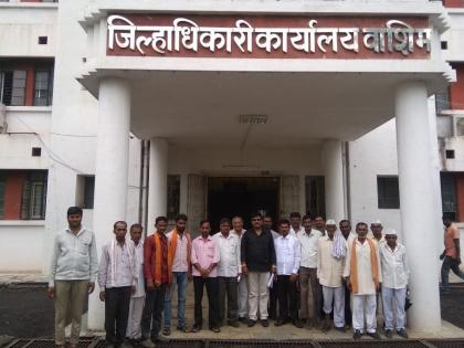 Farmers deprived of debt waiver rams into collector's office | कर्जमाफीपासून वंचित शेतकरी धडकले  जिल्हाधिकारी कार्यालयात