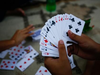 Master, you too ... while playing gambling, The four, including the teacher, were caught red-handed | मास्तर तुम्हीसुद्धा... जुगार खेळताना ZP शिक्षकासह चौघांना रंगेहाथ पकडले