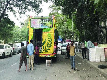 Despite the ban, the freight continued through the travels | बंदीनंतरही ट्रॅव्हल्समधून मालवाहतूक सुरूच