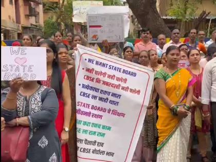 Protest by parents outside Dynanpushpa Vidya Niketan School in CBD Belapur | सीबीडी बेलापूर येथील ज्ञानपुष्पा विद्या निकेतन शाळेच्या बाहेर पालकांचं आंदोलन