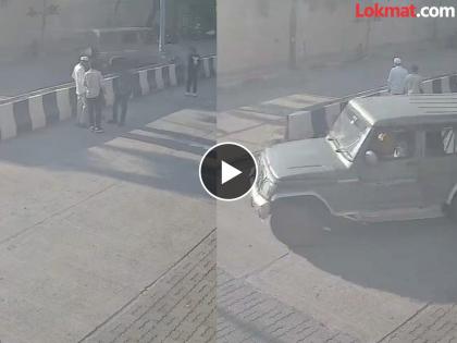 Pune accident news: कोंढव्यात यू-टर्न घेताना अपघात, एक जण गंभीर जखमी; सीसीटीव्ही फुटेज व्हायरल - Marathi News | Pune accident news accident while taking a U-turn in Kondhwa, one person seriously injured; | Latest pune News at Lokmat.com