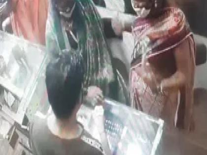 After watching the CCTV, it was found out jewels were stolen from the shop!, incident Jat in Sangli | सीसीटीव्ही पाहिल्यावर कळले, दुकानातून दागिने पळवले!, सांगलीतील जतमधील घटना