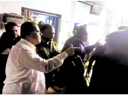 angry mla speaks in abusing language to mohadi police video goes viral | पाेलीस ठाण्यात आमदारांनी वाहिली शिव्यांची लाखाेली, व्हिडिओ व्हायरल