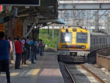 trespassing into reserved compartments; 46 thousand fine, 311 cases filed against Central Railway | आरक्षित डब्यात घुसखोरी; ४६ हजारांचा दंड, मध्य रेल्वेकडून ३११ जणांवर गुन्हे दाखल