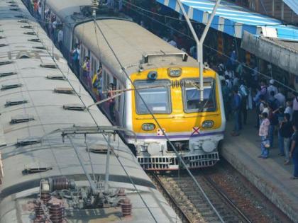 western railway took the initiative and 25 more seats facility for women but central railway lags behind | पश्चिम रेल्वेने पुढाकार घेत जपले स्रीदाक्षिण्य; महिलांना जादा २५ आसनांची सुविधा, मध्य रेल्वे मात्र पिछाडीवर