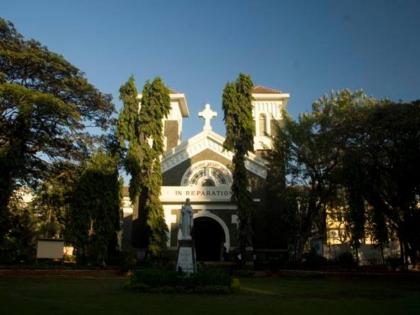 mumbai Santacruz station Village of a Holy Cross | सांताक्रूझ: एका पवित्र क्रॉसचं गाव...! 