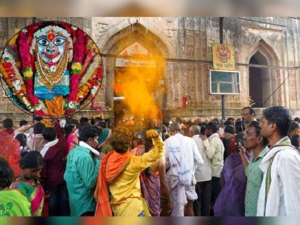 devotees from all over the state joins maha puja of Mata Mahakali Yatra in chandrapur | माता महाकाली यात्रेच्या महापूजेत उसळला जनसागर, महाआरतीनंतर महाप्रसाद