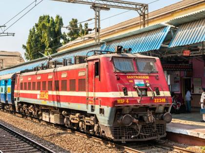 let ganapati go travel on a waiting ticket | गणपतीला जाऊ द्या, वेटिंग तिकिटावर प्रवास करू द्या!