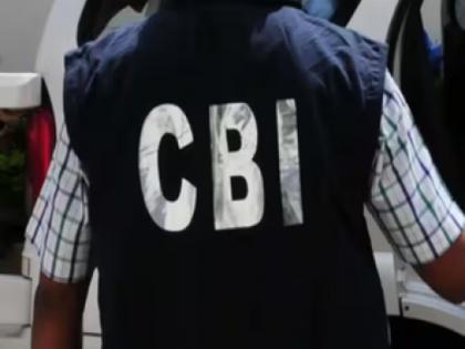 CBI has caught senior CGST officer red handed accepting bribes on the complaint of businessman | व्यापाराला १८ तास डांबून मारहाण, CGST अधिकाऱ्याचा प्रताप; मुंबईत लाच घेताना पकडलं