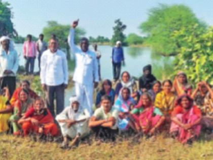 Outrage over blockade of fields, agitation of 50 people to leave the village, Home Minister's inquiry order | शेतात जाणारी वाट रोखल्याने आक्रोश, ५० जणांचे गाव सोडून आंदोलन, गृहमंत्र्यांचे चौकशीचे आदेश