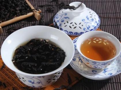 tea da hong pao is the world's most expensive tea | सोन्यापेक्षा तिप्पट महाग आहे या चहाचा एक घोट, तरीही लोक करतात खरेदी; कारण...