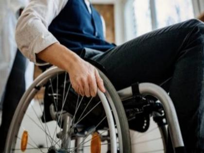 Beating a disabled person by locking him in a room An outrageous type in Pune | दिव्यांग व्यक्तीला खोलीत कोंडून मारहाण; पुण्यातील संतापजनक प्रकार