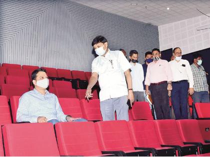 Everything else is good in Sant Eknath Rangmandir renovation; But the chairs are moving now! | संत एकनाथ रंगमंदिर नुतनीकरणात बाकी सर्व काही चांगले; पण खुर्च्या मात्र आताच हलताहेत !