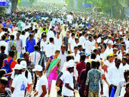 To greet Babasaheb, Lotus Bhimasagar on Chaityabhoomi | बाबासाहेबांना अभिवादन करण्यासाठी चैत्यभूमीवर लोटला भीमसागर