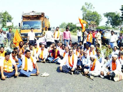 Shiv Sena's flyover at Malkapur! | मलकापुरात शिवसेनेचा चक्का जाम!