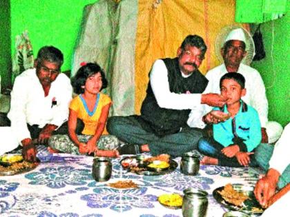 Celebrating Diwali with Farmer Child | चटणी-भाकरी खाऊन दिवाळी साजरी, शरद जोशी विचार मंच शेतकरी संघटनेचा उपक्रम