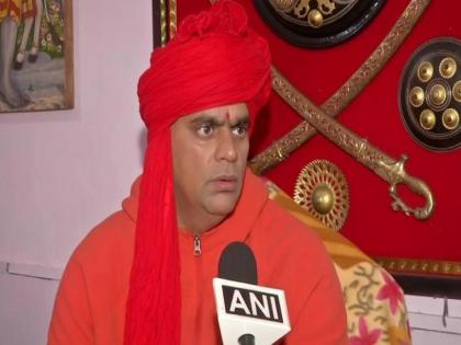 if hijab is not banned in schools then hindu sanatani children will also wear saffron tilak will go to school with chakrapani | शाळांमध्ये हिजाब बंदी नाही तर सनातनी हिंदू मुलंही भगवा परिधान करून जातील - चक्रपाणी महाराज