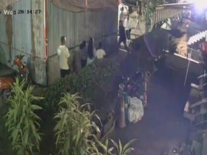 A youth was attacked with a knife over a dispute over dancing during the arrival procession at Rajarampuri in Kolhapur | Kolhapur: मिरवणुकीत नाचण्याच्या वादातून तरुणावर चाकूहल्ला, घटना सीसीटीव्हीत कैद A youth was attacked with a knife over a dispute over dancing during the arrival procession at Rajarampuri in Kolhapur | Kolhapur: मिरवणुकीत नाचण्याच्या वादातून तरुणावर चाकूहल्ला, घटना सीसीटीव्हीत कैद