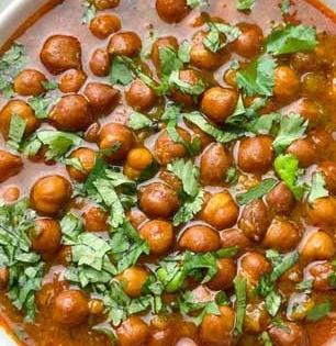 अहाहा! कोकणातील पारंपरिक काळ्या चण्याची आमटी, भातावर तूपाची धार आणि आमटीचा एक घास..पाहा रेसिपी