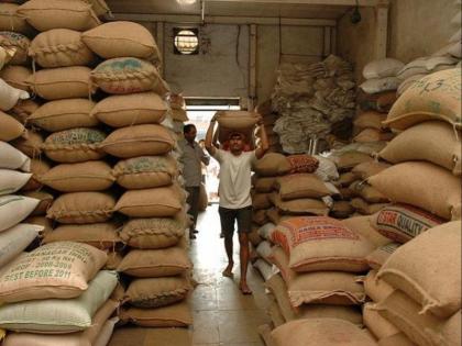 Stock of 3080 quintals of pulses available! | ३०८० क्विंटल तूर-हरभरा डाळीचा साठा उपलब्ध!