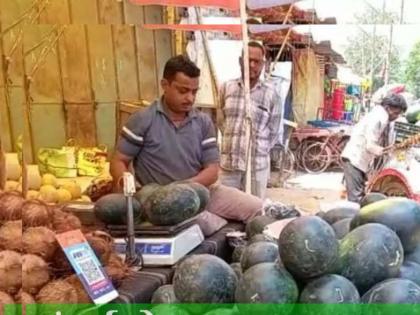 father used to sell fruits with him today he has become big businessman | जबरदस्त! एकेकाळी वडिलांसोबत उन्हात हातगाडीवर फळं विकायचा 'तो'; आज आहे मोठा व्यापारी