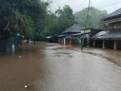 the flood water in Chanderai, Harcheri markets receded After 36 hours in Ratnagiri | रत्नागिरीत ३६ तासानंतर चांदेराई, हरचेरी बाजारपेठेतील पुराचे पाणी उतरले