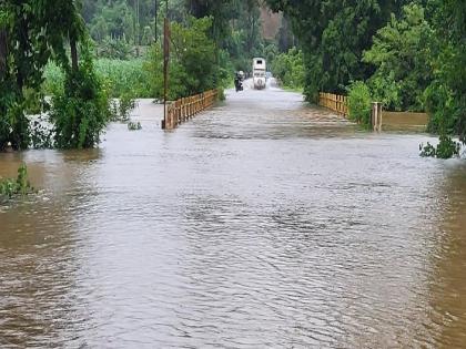 The road to Goa is closed for the third time due to water at the Chandgad | Kolhapur: चंदगड बंधाऱ्यावर पाणी, गोव्याकडे जाणारा मार्ग तिसऱ्यांदा बंद; १० बंधारे पाण्याखाली The road to Goa is closed for the third time due to water at the Chandgad | Kolhapur: चंदगड बंधाऱ्यावर पाणी, गोव्याकडे जाणारा मार्ग तिसऱ्यांदा बंद; १० बंधारे पाण्याखाली