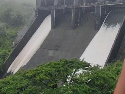 Two arched gates of Chandoli dam opened due to heavy rains | Sangli: पावसाचा जोर वाढल्याने चांदोली धरणाचे दोन वक्राकार दरवाजे उघडले