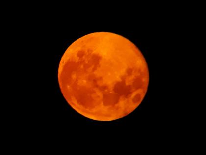 Pink Supermoon experienced by astronomers in Kolhapur | कोल्हापुरातील खगोल प्रेमींनी अनुभवला पिंक सुपरमून