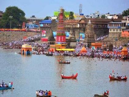 Changing room for women devotees on the banks of Chandrabhaga | चंद्रभागेच्या तीरावर महिला भाविकांसाठी चेंजिंग रूम