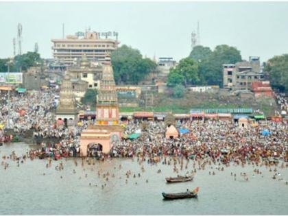 A siege for many temples in Chandrabhaga desert in Pandharpur | पंढरपूरातील चंद्रभागा वाळवंटातील अनेक मंदिरांना पाण्याचा वेढा