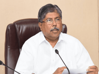 Whether the state government will put its hand in its own pocket or not: Chandrakant Patil | केंद्र सरकारच्या नावाने ओरड करणारे राज्य सरकार स्वत:च्या खिशात हात घालणार की नाही : चंद्रकांत पाटील