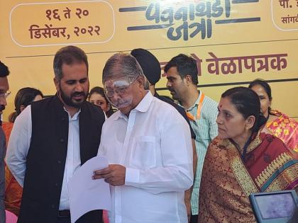 "I am not afraid..., my activists, police are not sleeping" Chandrakant Patil wearing face shield at the fair | "मी घाबरत नाही..., माझे कार्यकर्ते, पोलीस झोपले नाहीत"; चंद्रकांत पाटील फेसशिल्ड घालून जत्रेत