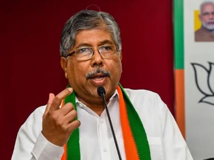 There are many civilized leaders in Congress, but the experience with Praniti Shinde, Yashomati Thakur is different: Chandrakant Patil | काँग्रेसमध्ये अनेक सुसंस्कृत नेते, पण प्रणिती शिंदे, यशोमती ठाकूर यांच्याबाबत अनुभव वेगळा : चंद्रकांत पाटील