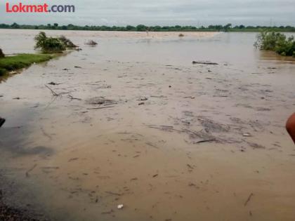 Heavy rains lashed Chandrapur district, railway tunnel also submerged; Normal life disrupted | चंद्रपूर जिल्ह्याला मुसळधार पावसाचा तडाखा, रेल्वे बोगदाही पाण्यात; जनजीवन विस्कळीत Heavy rains lashed Chandrapur district, railway tunnel also submerged; Normal life disrupted | चंद्रपूर जिल्ह्याला मुसळधार पावसाचा तडाखा, रेल्वे बोगदाही पाण्यात; जनजीवन विस्कळीत