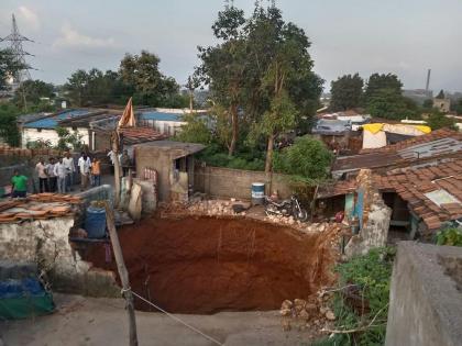 अबब! अचानक ७० फूट जमिनीत गेलं घर; चंद्रपूरातील घटनेने सगळेच हादरले, पाहा PHOTO