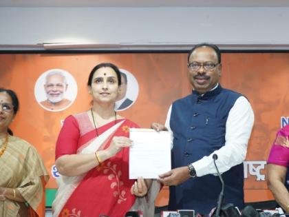 Chitra Wagh has been appointed as the state president of Bharatiya Janata Party's Mahila Morcha | भाजपने चित्रा वाघ यांना दिली मोठी जबाबदारी; चंद्रशेखर बावनकुळेंनी केली घोषणा