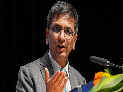 Former Chief Justice Chandrachud's warning to be cautious, Some special interest groups are trying to influence court decisions using social media | माजी सरन्यायाधीश चंद्रचूड यांचा सावध राहण्याचा इशारा; ट्राेलिंगद्वारे निकालावर...