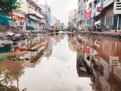 The 'grace' of smart city! Champa Chowk to Chelipura road or the ponds in middle of city? | स्मार्ट सिटीची ‘कृपा’! चंपा चौक ते चेलीपुरा रस्ता की मध्यवस्तीतील तळे?