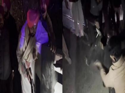 CM Charanjit Singh Channi stopped his vehicle and saved the life of a cow trapped in a pit | सीएम चरणजीतसिंग चन्नी यांनी ताफा थांबवून वाचवला खड्ड्यात अडकलेल्या गाईचा जीव