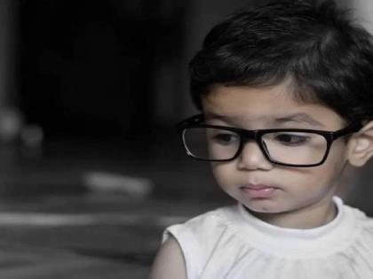 Beware! Your toddler will need glasses, too much screen time is dangerous | सावधान! तुमच्या चिमुकल्यांना लागेल चष्मा, अधिक वेळ स्क्रीन पाहणे धोकादायक