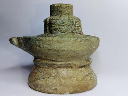 A unique four-faced Shivling found in Siddheshwar lake! | सिद्धेश्वर तलावात सापडले अनोखे चतुर्मुख शिवलिंग!