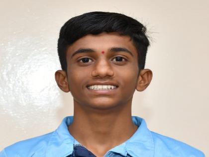 Aryan Chawre from Ichalkaranji got success in the 10th examination by working as a tutor | Kolhapur: वाढपीचे काम करत दहावी परीक्षेत आर्यनची यशाला गवसणी