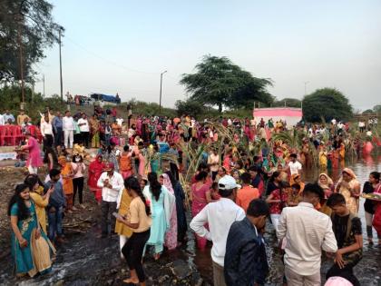 Nashik Chhatpuja was celebrated during ban, presence of local corporators | नाशिक : बंदी असतांना साजरी झाली छटपूजा, स्थानिक नगरसेवकांची उपस्थिती 