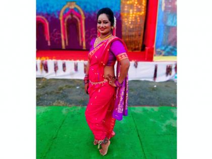 chandrapur's puja madavi chaudhary lavani performed in a movie named gaon aala gothat 15 lakh khatyat | मराठी चित्रपटातील लावणीवर थिरकतेय चंद्रपूरची पूजा