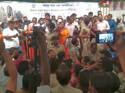 Political turmoil between sudhir mungantiwar and mla kishor jorgewar in a inauguration event of azad park in chandrapur | मनपा बगीच्याच्या लोकार्पणात राजकीय गोंधळ; सुधीर मुनगंटीवार-आमदार जोरगेवार आमने-सामने